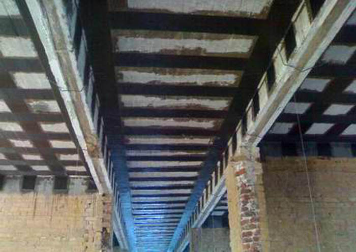 中山桥梁使用碳纤维板加固
